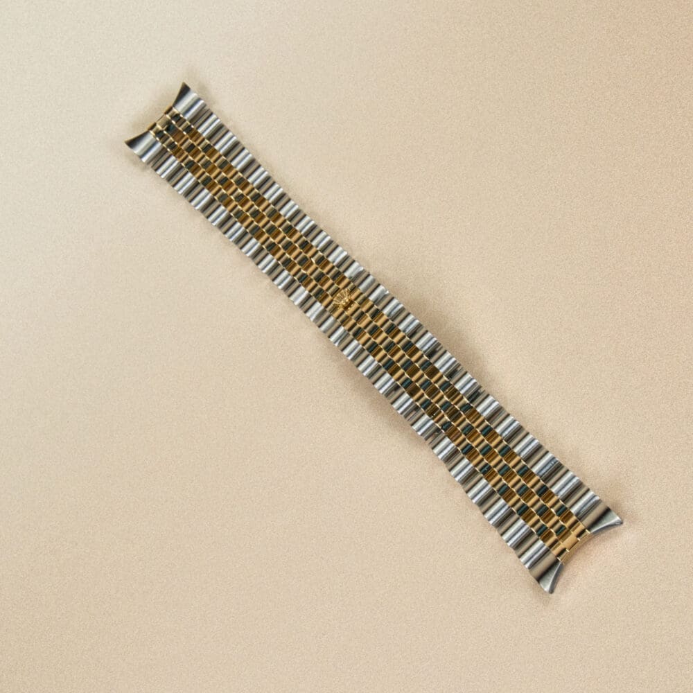 Two-tone steel and gold watch bracelet after refinishing in our atelier – polishing gallery